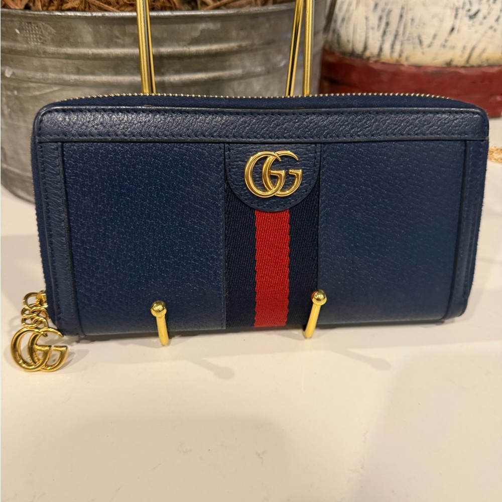 Gucci - Amazing Condition! 100% Authentic!